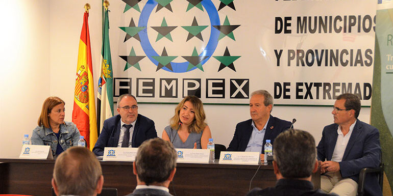 Seis federaciones de municipios participan en una cumbre en Mérida para avanzar en el desarrollo del proyecto europeo RETTURN